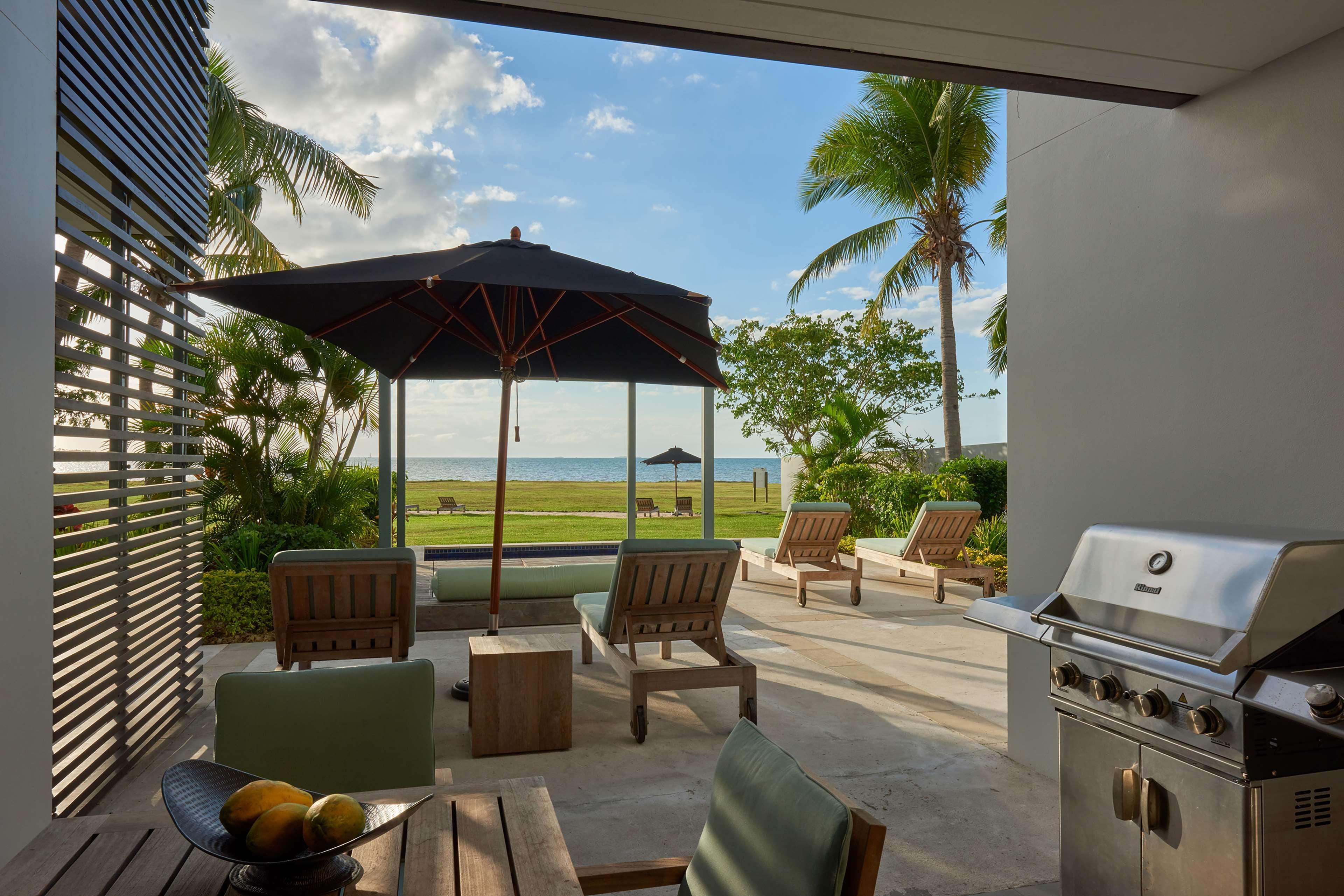 Hilton Fiji Beach Resort And Spa Denarau Island Bagian luar foto A view of the beach from a private villa at the Ritz-Carlton, Laguna Beach