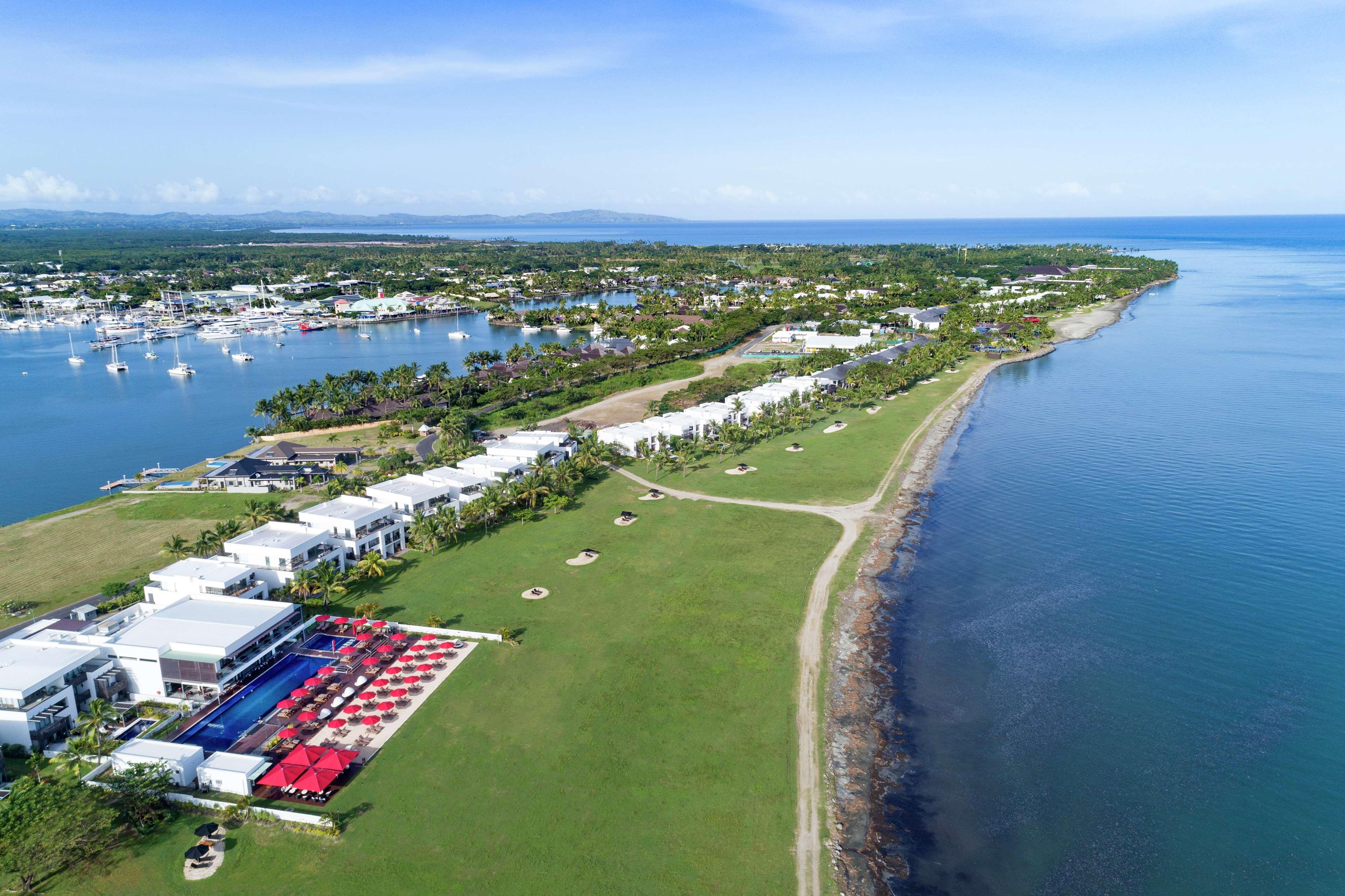 Hilton Fiji Beach Resort And Spa Denarau Island Bagian luar foto Aerial view of the resort